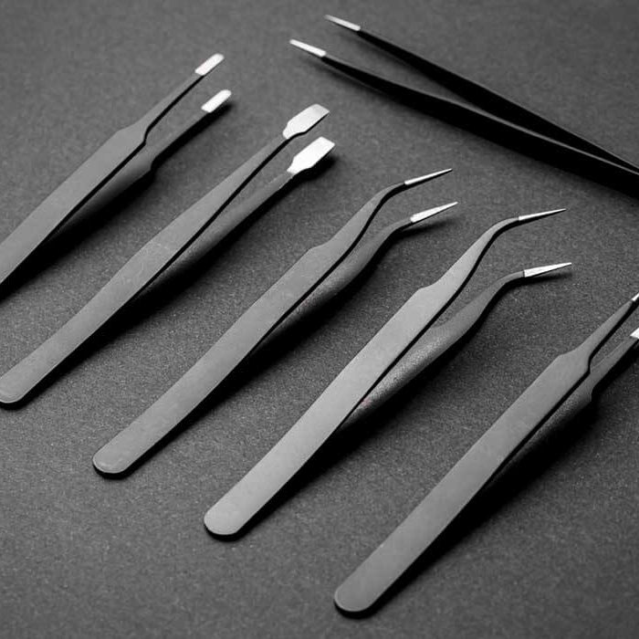 The Importance of Stainless Steel Tweezers in Professional Grooming